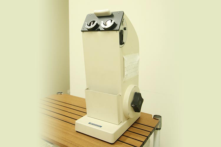 視力検査機器